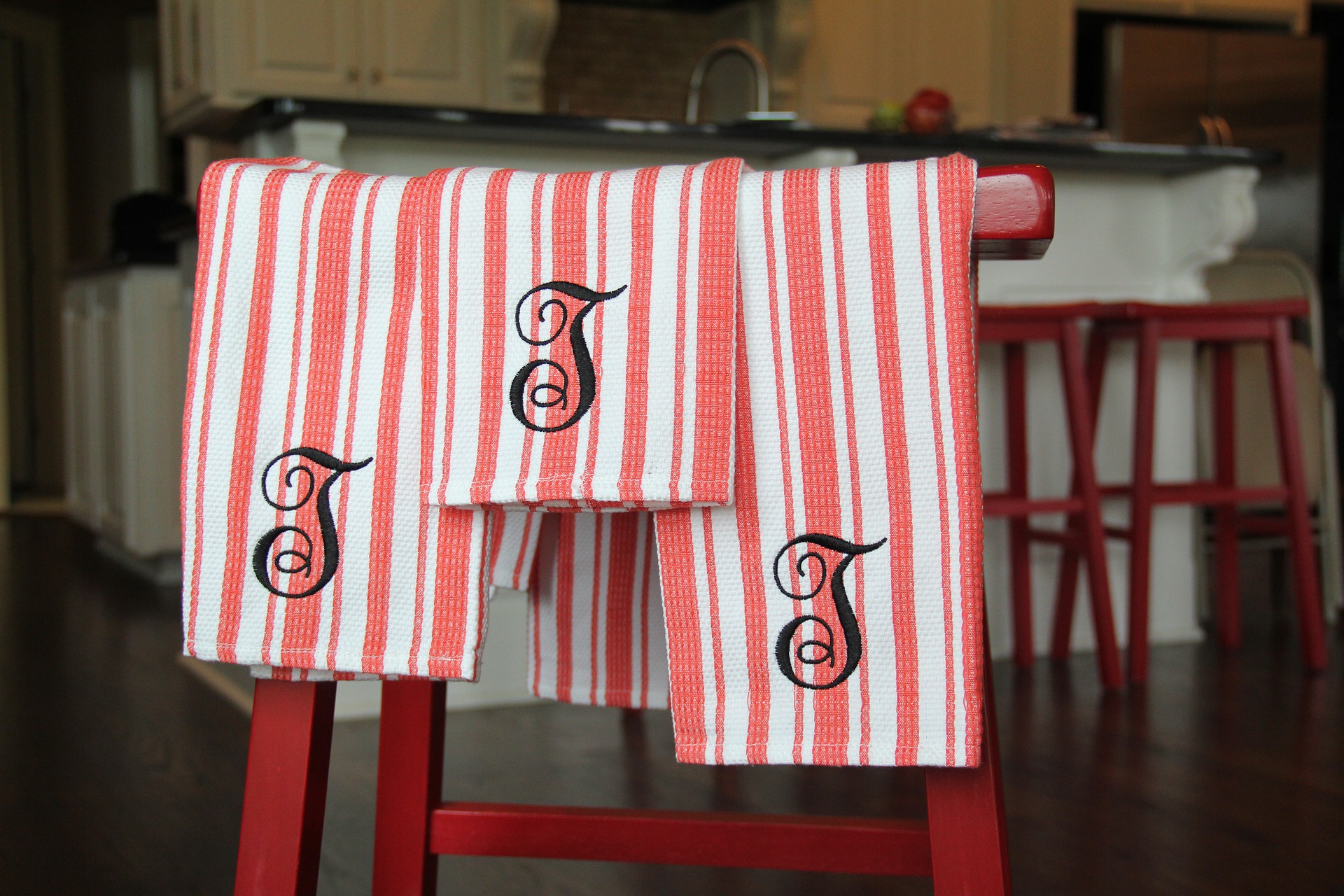 Using Decorative Kitchen Towels to Accessorize your Kitchen